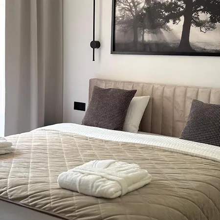 Lux 3 Bedroom Apartment *